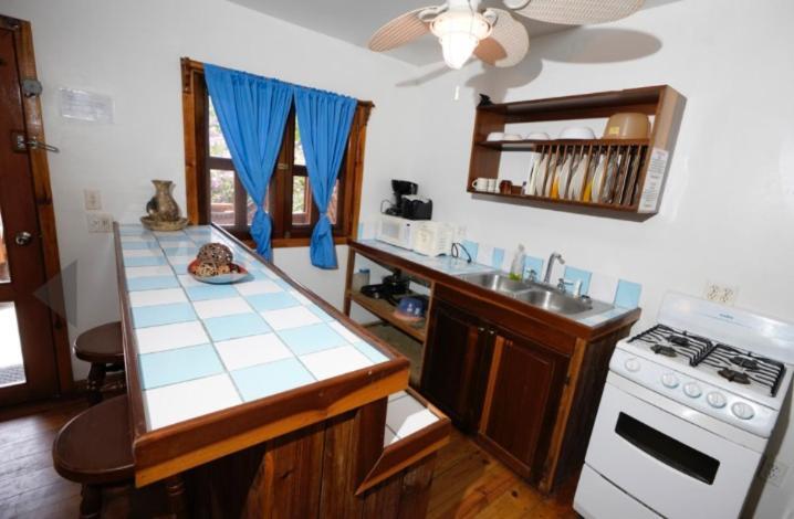 Sea Breeze Inn West End Ngoại thất bức ảnh
