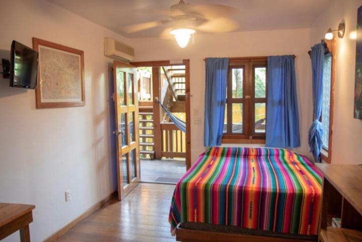 Sea Breeze Inn West End Ngoại thất bức ảnh